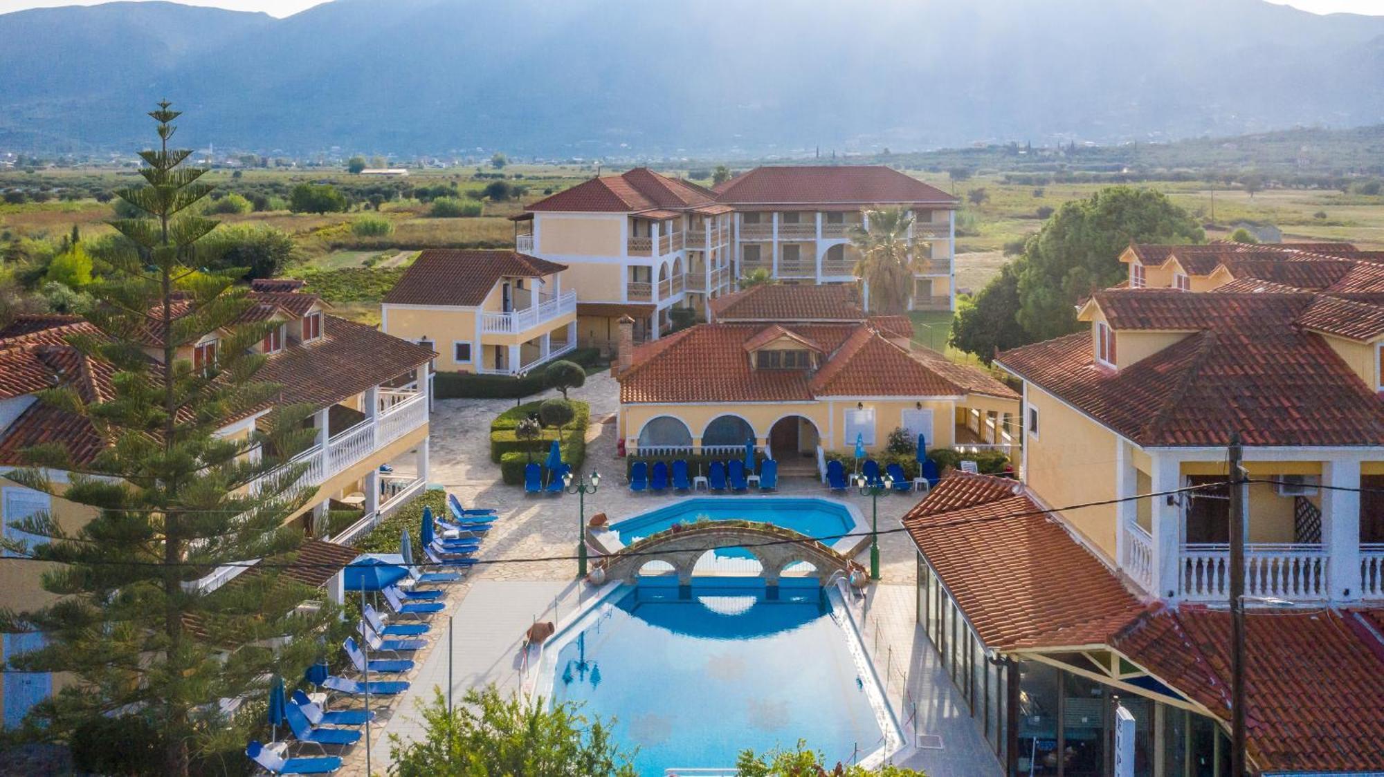 Elpida Hotel Аликанас Екстериор снимка