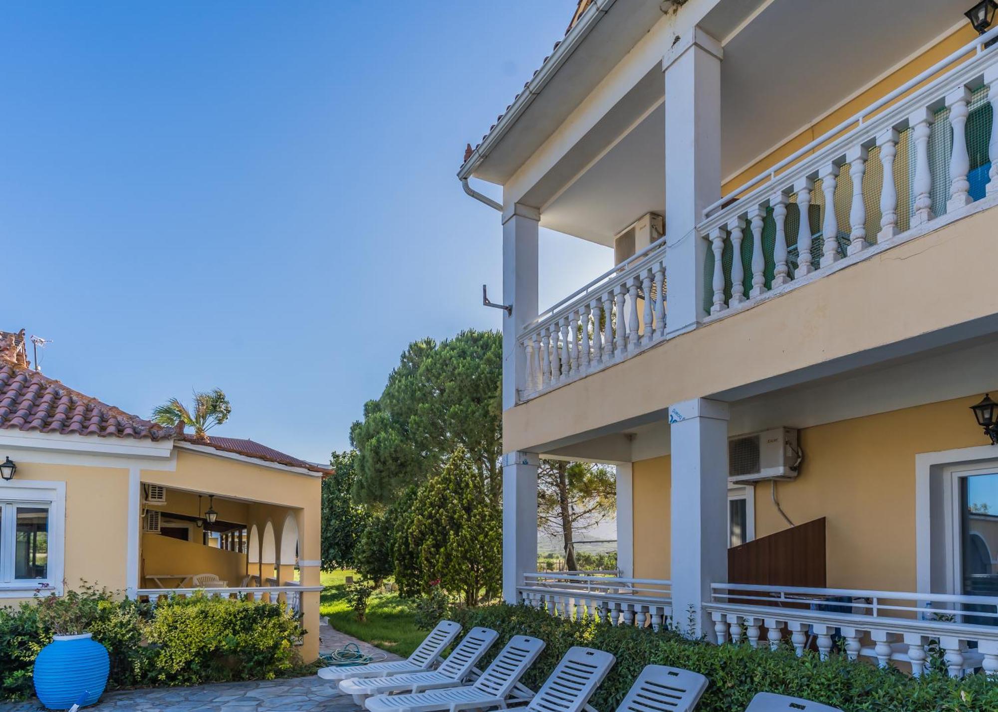 Elpida Hotel Аликанас Екстериор снимка